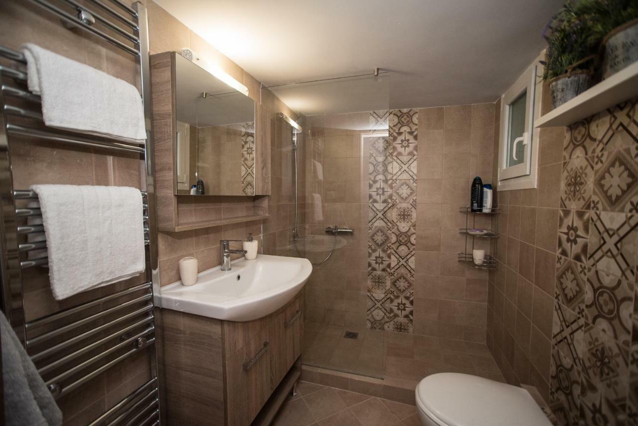 Real New Flat - 1' To Metro - Direct Acropolis,pireus - Heating And Cooling System Athens